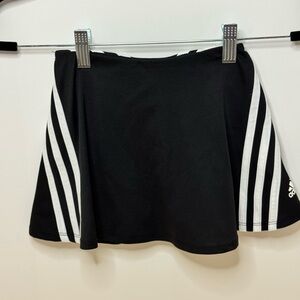 Adidas tennis skort in Black with White Stripes